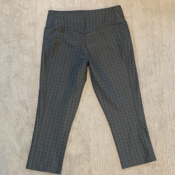 Nike Dry Fit Crops - Picture 8 of 8